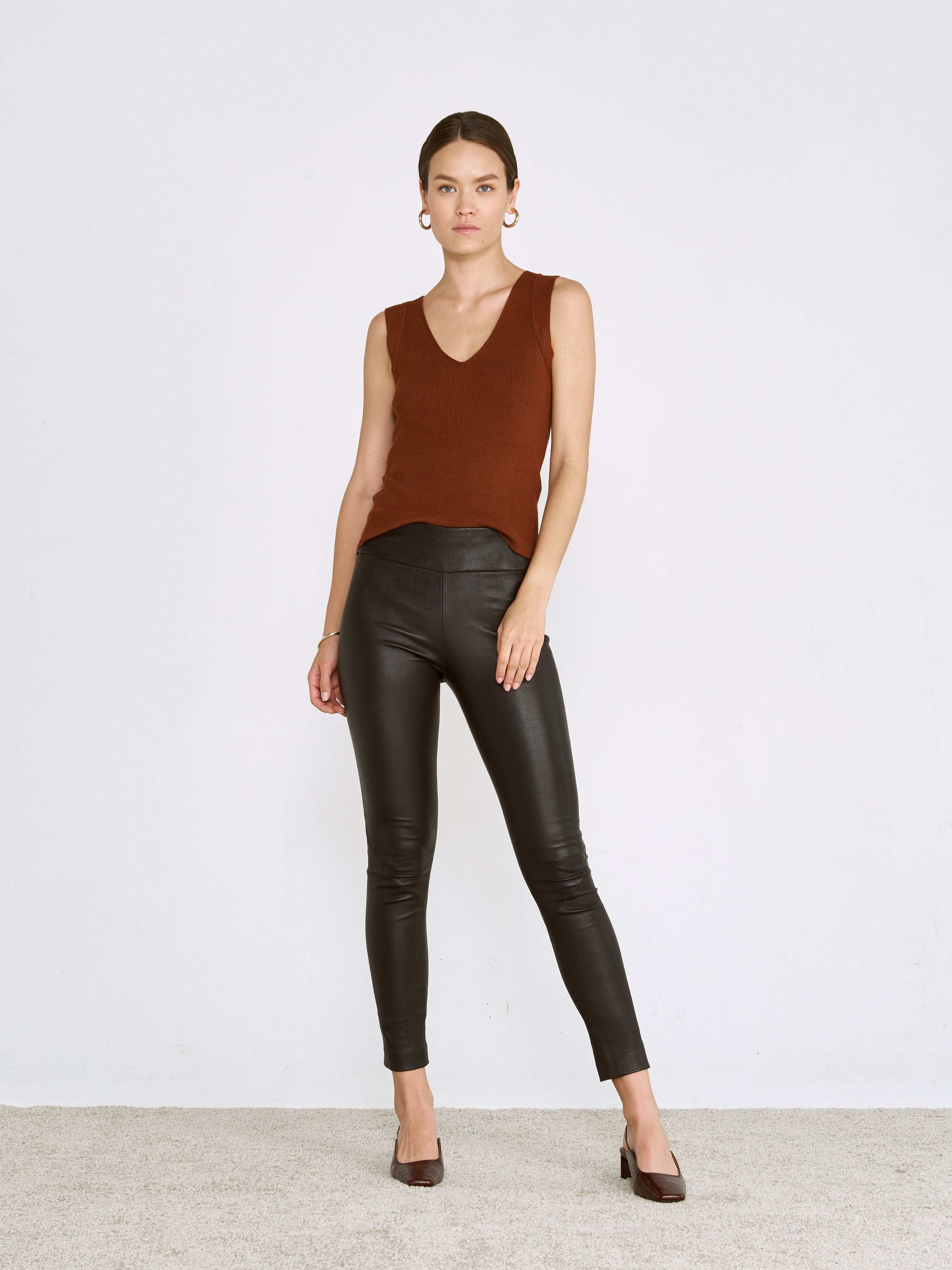 ZARA Buttoned Faux Leather Leggings  Faux leather leggings, Leather  leggings, Leggings are not pants